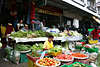 Thailand Gemsemarkt & Obstmarkt in Bangkok Foto: Thai Verkuferinnen an Marktstnden in Ostasien