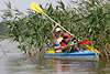 56641_ Paddelboot im Schilf Foto, Kajak in Schilfgrser mit Mdchen Paar an Board auf See Wasser paddeln