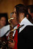 1102560_ Musikkapelle Kastelruth hbsche Musikerin Foto in Regionaltracht mit Instrument, Mdchen auf Bhne