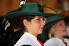 1102581_ Kastelruther junge Musikerin, hbsches Mdchen Foto in Regionalhut, Portrt auf Bhne