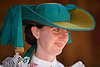 1102601_ Seiser Frau, Mdchen Gesicht unter grnem Hut, Volkstracht Dorffest Foto aus Kastelruth
