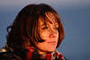 51062_ Frisur in Wind, Mdchen Portrait in roter Abendsonne, Frau vertrumt in warmer Lichtstimmung Foto