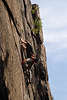 Bergsteiger Kletterknste Foto Eroberung steiler Kletterwand Alpinist mit Seilen