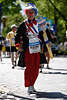 Marathon Gaukler Foto Spassmacher zwischen Lufer in Verkleidung