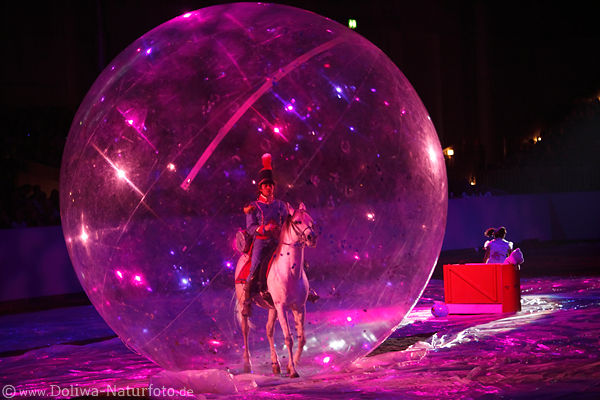 Reiterpferd in Blasenkugel Messe Licht-Show