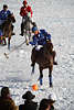 901448_ Richard LePoer Foto (Englnder in Julius Br Poloteam) am Ball vor Publikum in St. Moritz Snow-Polo Turnierbild