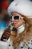 902011_ St. Moritz Poloevent Charme & Beauty Bild: weibliche Schnheit mit Champagner, Gesicht in Pelz