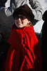 902158_St. Moritz frhliches Polofan: Dame im roten Schal eingewickelt, lachendes Gesicht Foto aus winterlichen Schweiz