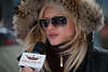 902713_ High Life TV Reporterin Foto mit Mikrofon beim Interview in schicker Wintermtze bei St. Moritz-Polo