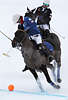 902791_ Argentinier Pablo MacDonough Foto am Ball zu Pferd fr Julius Br Poloteam beim St. Moritz Polofinale on Snow