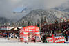 Weltcup in Hochfilzen Startschu Fotos in Skiarena Biathlonstadion im Schnee buntes Publikum