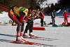 816409_ Canada Biathleten Mix Paar Foto beim Training gemeinsame Aufwrmfahrt, Skilauf im Sonnenschein auf Schneeloipe