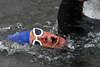 911109_ Triathlon Aktion Foto, Brillen-Schwimmer dynamisches Nahbild in Wasser der Alster Luft schnappen