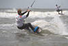 Multivan Kitesurf Masters Fotos Surfer Paar auf Brett ber Gischt Wasserwellen brettern