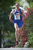 Marathonfoto Manuel Lufer im Laufsprung Sportfoto vor Alsterallee Laufstrecke in Bumen