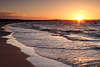 Sonnenuntergang ber Strand Kste Meer Wasser Wellen rote Strahlen Romantik Naturbild