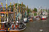 Greetsiel Fischereiflotte Foto Krabbenkutter im malerischen Fischerdorf Sielhafen dmpeln