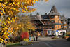 Hinterzarten Herbst-Landschaft Bild Schwarzwald Dorfzentrum bunte Farben schöner Hotel