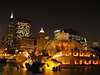 bd_chicago67_ Chicago bei Nacht Reisebild: Fontnen Wasser vor Wolkenkratzer Nachtlichter ber USA City