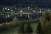 1201572_Techendorf Foto in Abendlicht Weissensee Wasserblick Panorama Naturbild grne Berglandschaft
