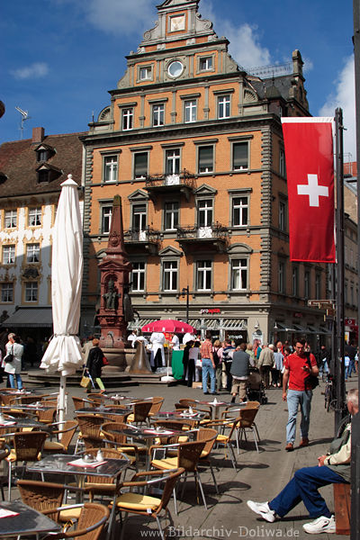 Konstanz Urlauber in schöner Altstadt Marktstätte Fussgängerzone