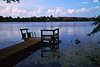 2591_Ratzeburger See Wasser Holzsteg mit Bank Sitzplatz am Ufer Stadtblick Foto