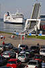 706918_ Puttgarden Port Verkehr Foto, Autoverkehr & Schiffsverkehr in Fährhafen, Fähre & Autos in Fährbahnhof