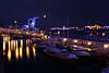 Blaulicht Romantik Nachtfoto in Hafen Hamburg Schiffe an Elbe Landungsbrcken