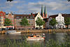 Lbeck Untertrave Boot Wasserfahrt vor Altstadt Kirchblick