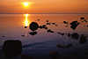 3604_Meerkste-Romantik Foto Insel Poel Ostsee-Horizont Sonnenuntergang Schwne, Steine Segelboot