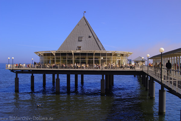 Seebrcke von Heringsdorf Foto Pyramide-Restaurant Nauticus auf Pfhlen im Meer