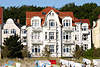 42094_Usedom Hotel Villa Dora in Seebad Bansin Bäderarchitektur direkt am Ostseeufer voll Strandkörbe