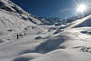 Schnee Winterlandschaft Naturbild mit Sonne Skilufer Talabfahrt von Morteratsch-Gletscherzunge